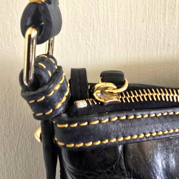 Dooney & Bourke Vintage Black Croc Textured Leather Mini Bag W Gold Hardware - Picture 5 of 10